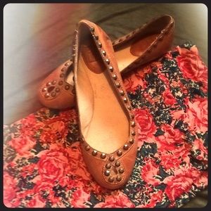 Frye Emma tan leather flats with studs size 7